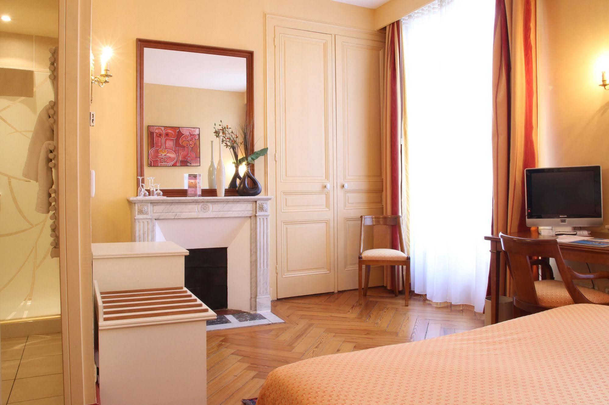 Ermitage Bouquet Hotel Rouen Exterior photo